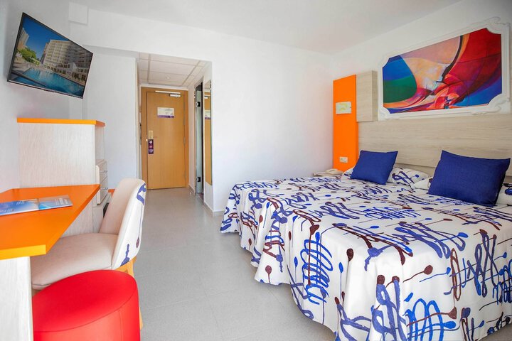 Room 6 of 45