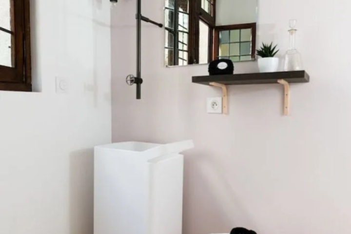 Room 8 of 14