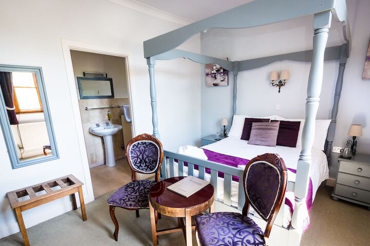 Room 7 of 8
