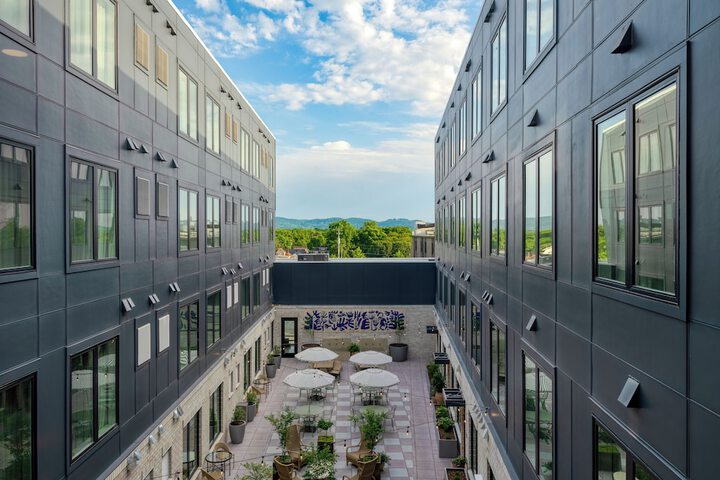 Hotel Exterior 103 of 110