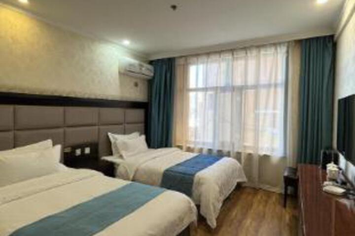Room 8 of 10