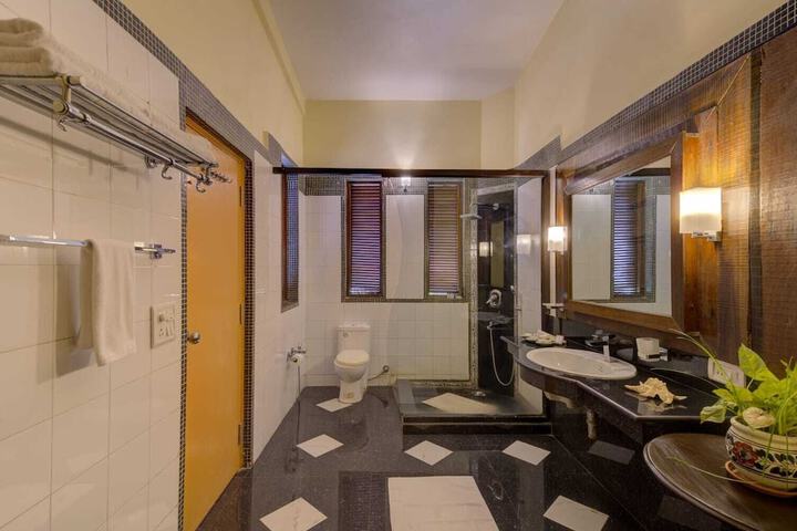 Room 28 of 54