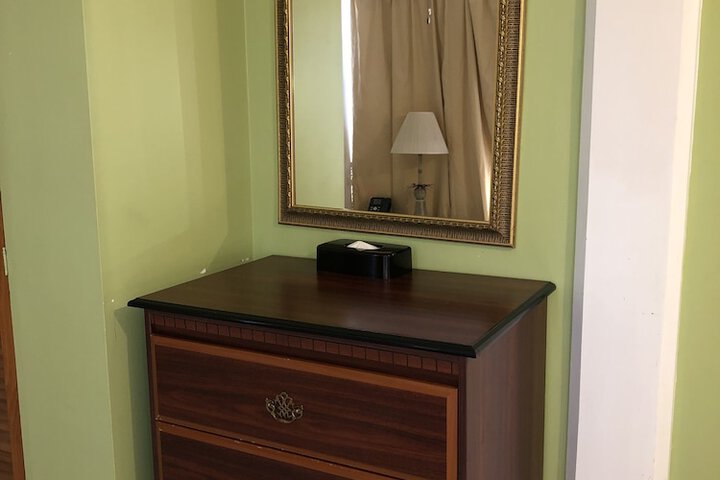 Room 12 of 17
