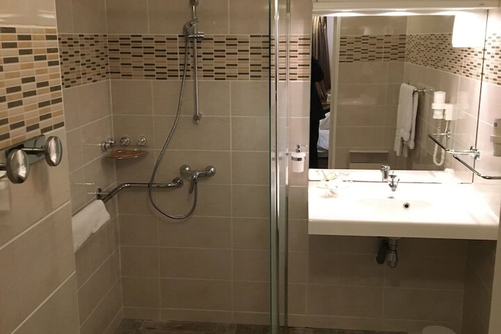 Room 27 of 54