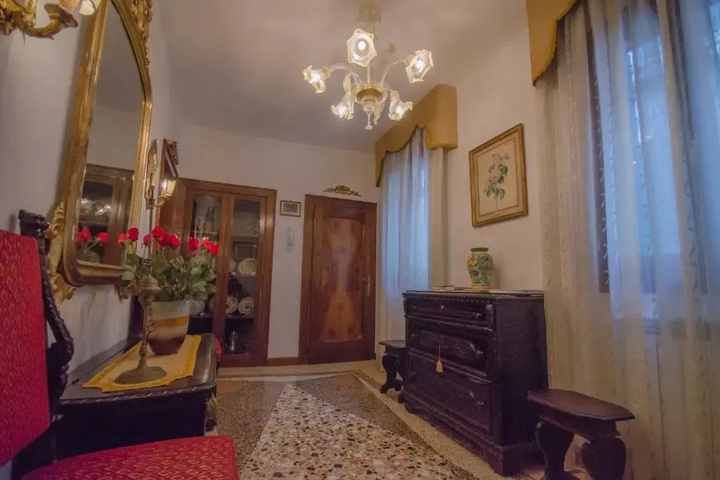 Room 3 of 9
