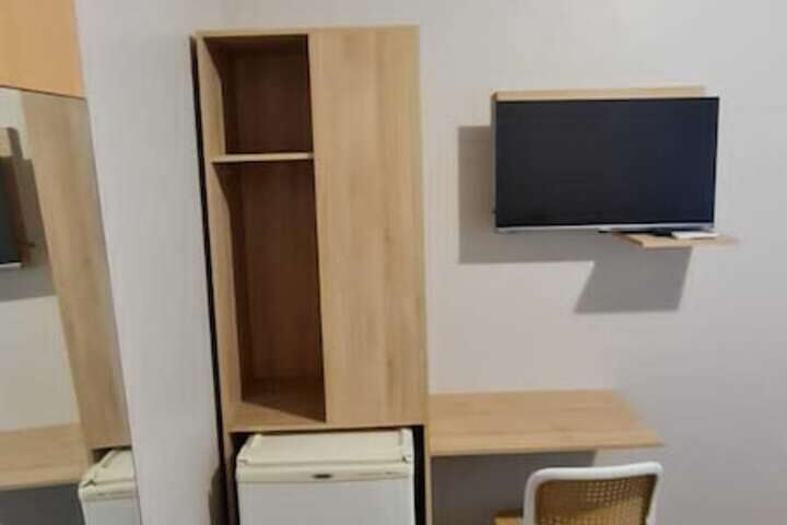 Room 4 of 17