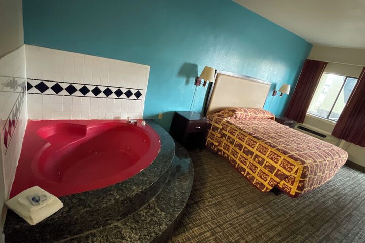 Room 5 of 28