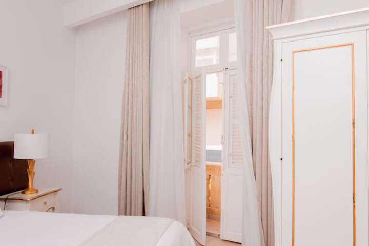 Room 34 of 77