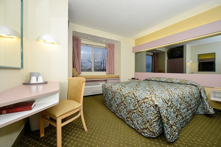 1 Queen Bed (1 of 9)