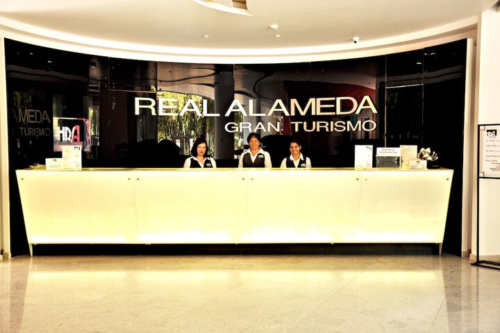 Check-in/check-out kiosk