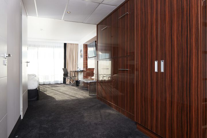 Room 30 of 114