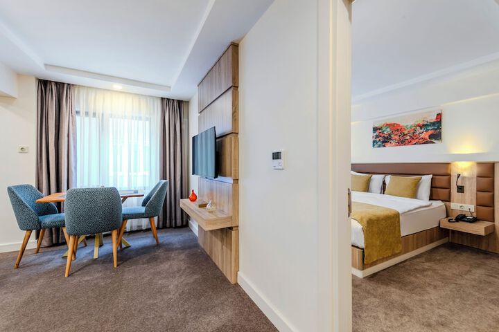 Room 52 of 170