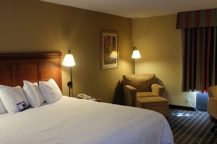 1 King Bed (4 of 19)
