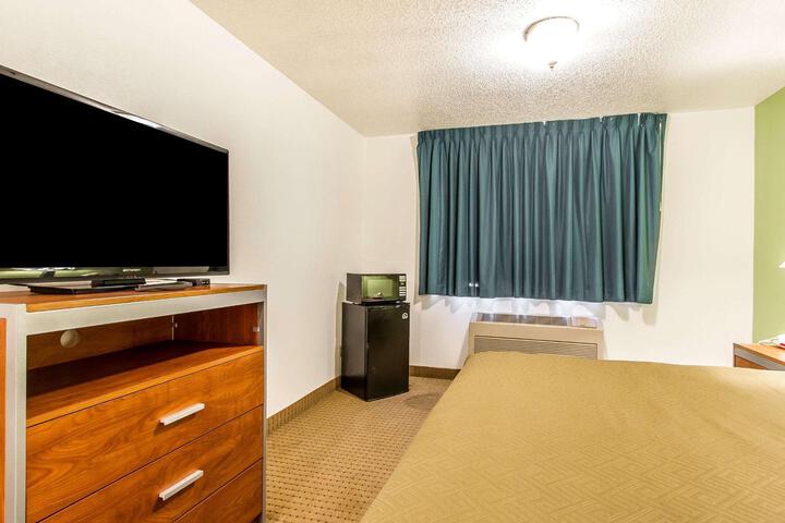 1 King Bed (11 of 15)