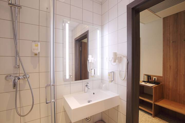 Room 15 of 32