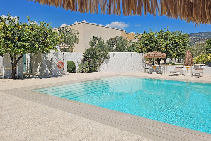 Pool 52 of 82