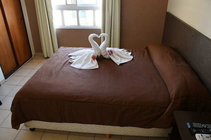 Room 10 of 76