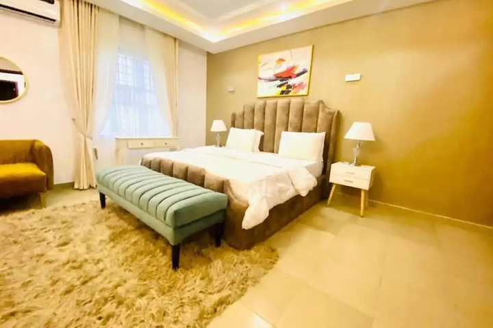 Room 6 of 27