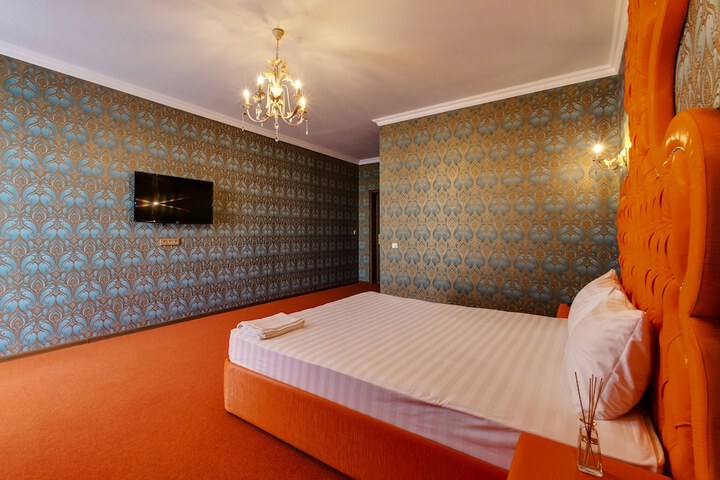 Room 3 of 44