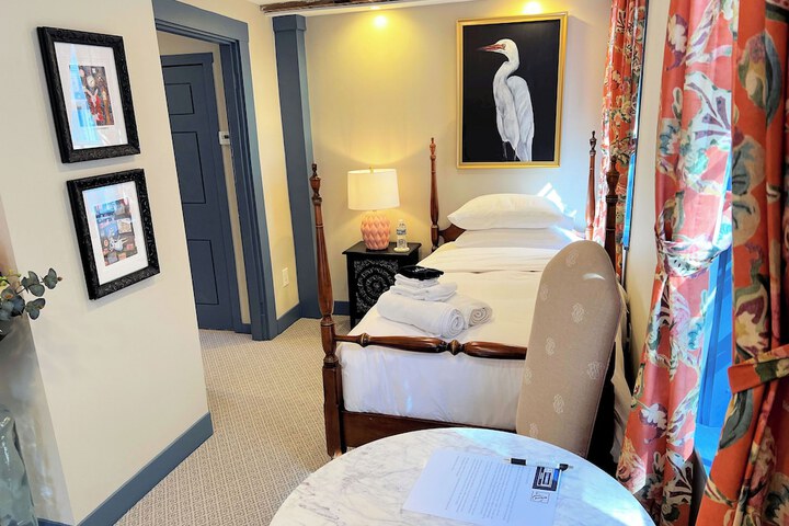 Room 19 of 50