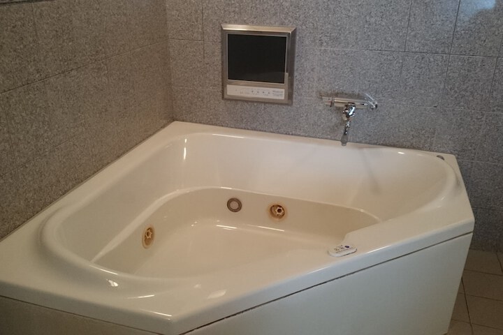 Hot Tub 12 of 14