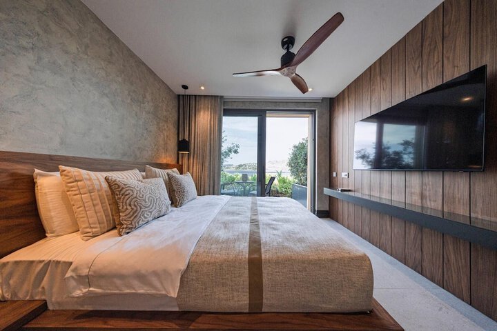 Room 15 of 140
