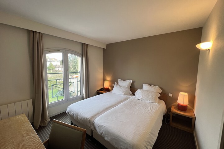 Room 9 of 30