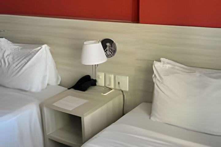 Room 35 of 137