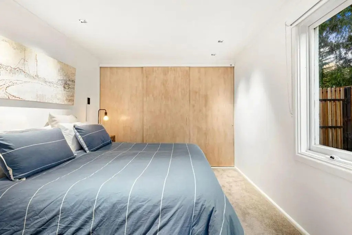 Room 4 of 12