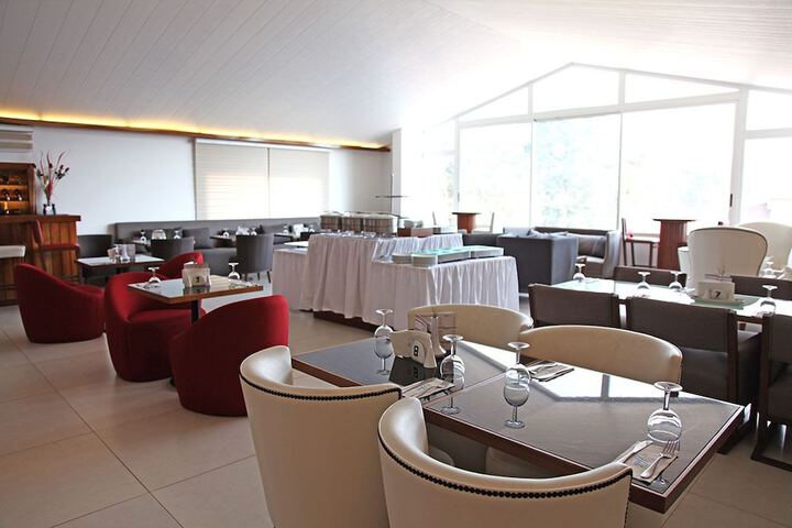 Dining 17 of 23