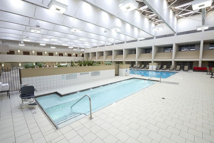 Indoor spa tub