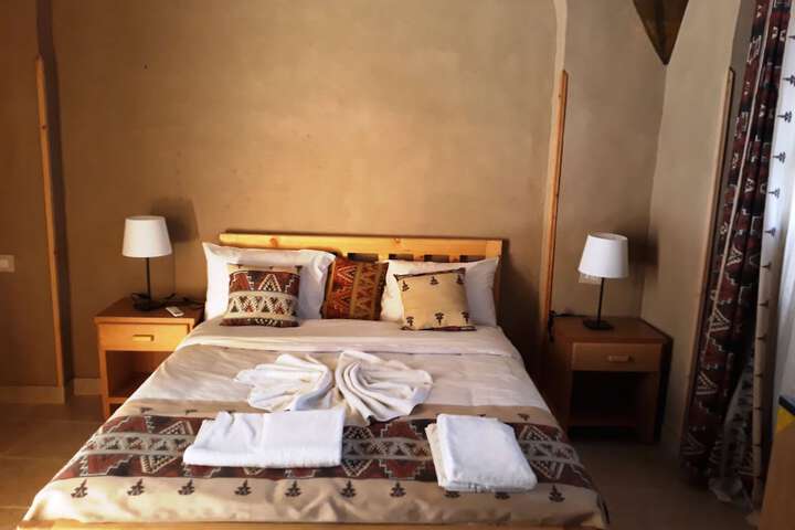 Room 33 of 218