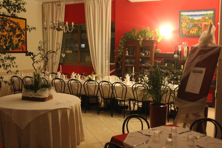 Dining 48 of 65
