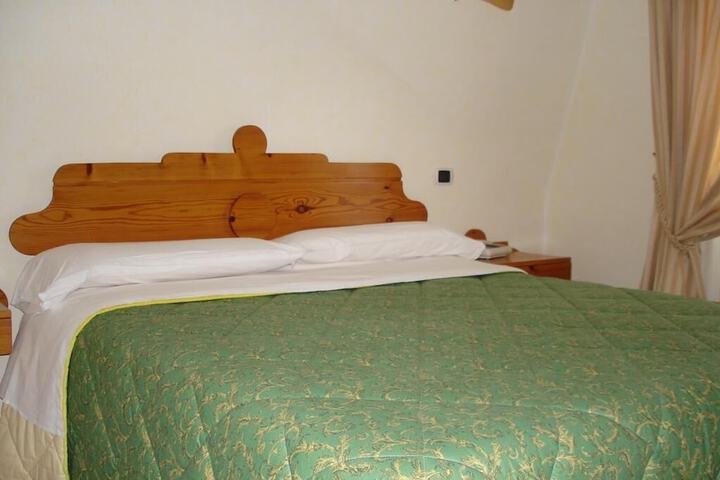 Room 9 of 14