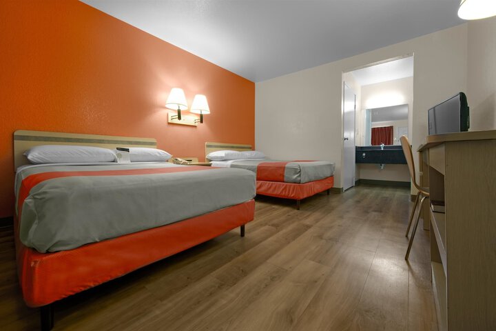 2 Queen Beds (5 of 14)