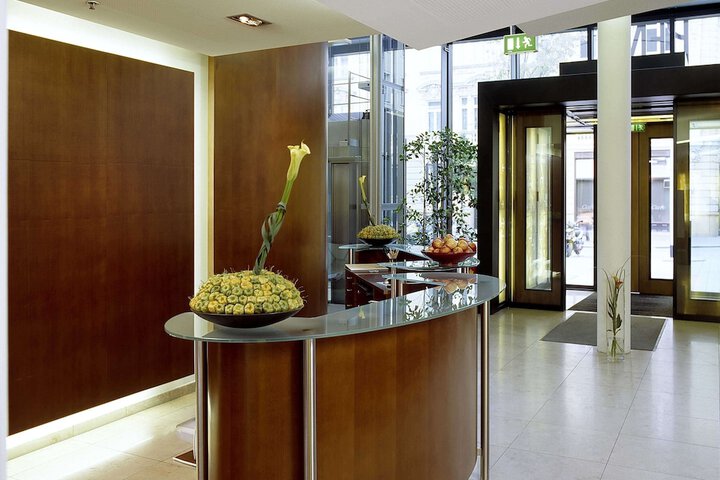 Entrance & Lobby