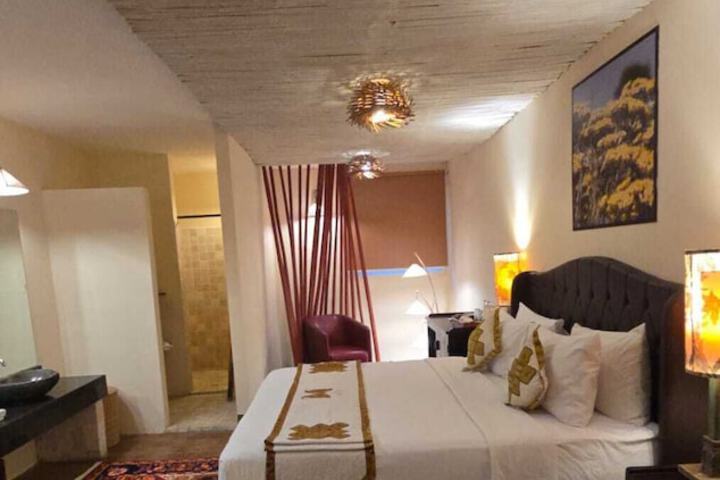 Room 13 of 49
