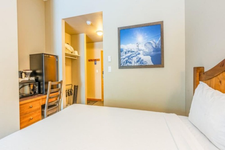 Room 73 of 266