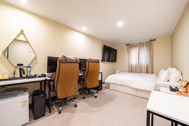 Room 136 of 142