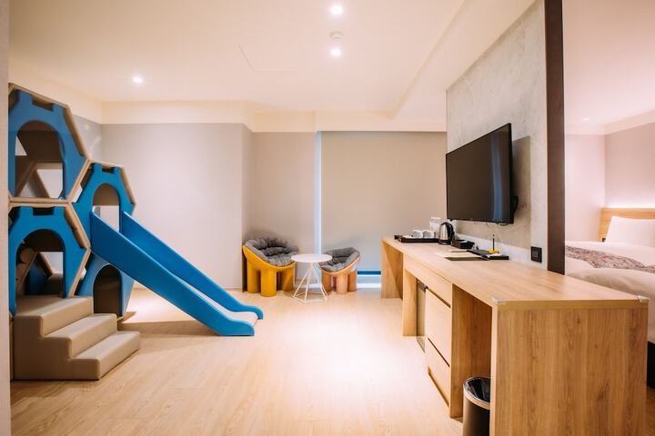 Room 107 of 210