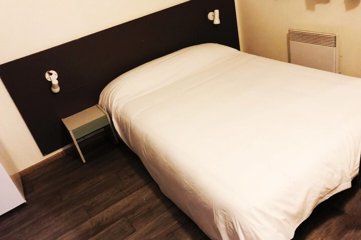 Room 14 of 27
