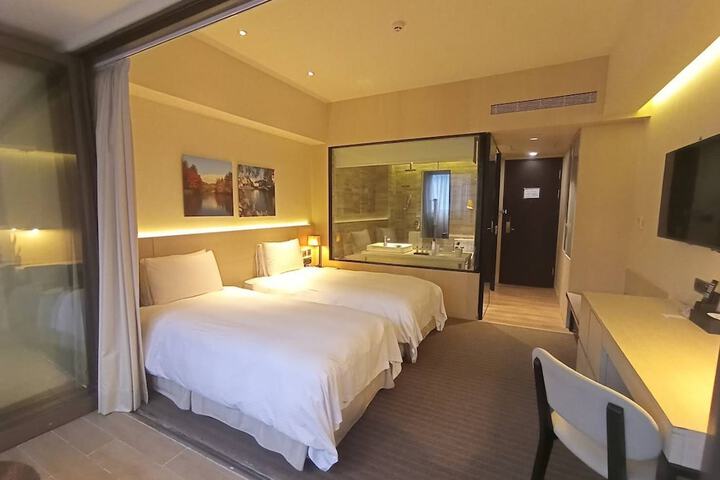 Room 18 of 33