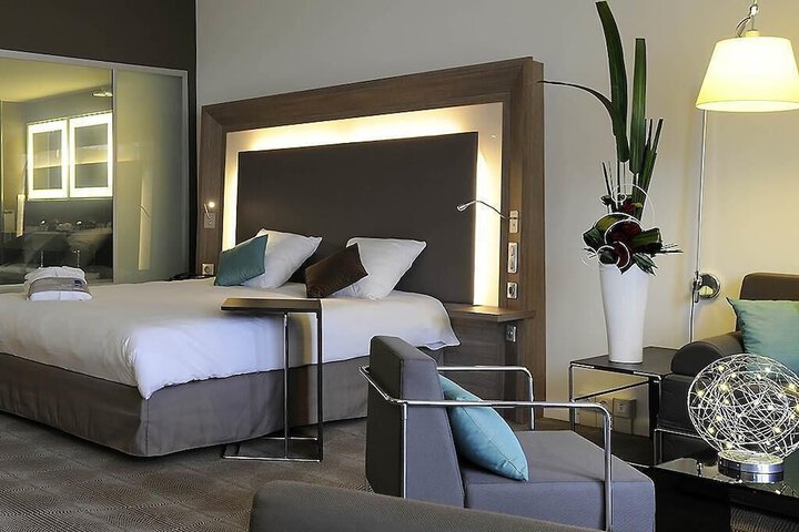 Room 33 of 103