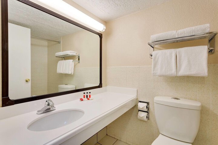 Room 16 of 27