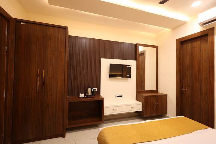 Room 9 of 26