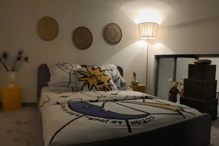 Room 6 of 19