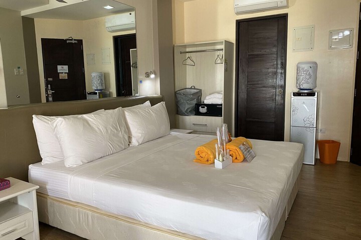 Room 70 of 403