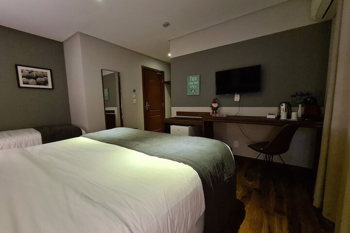 Room 11 of 107