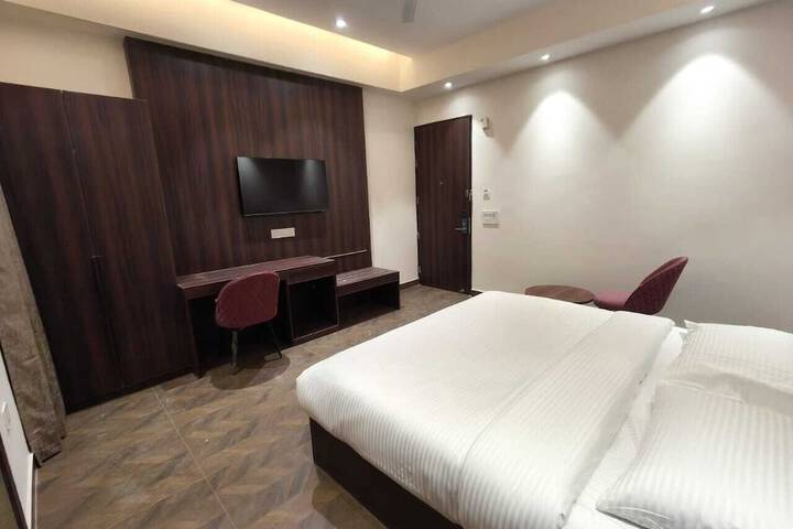 Room 4 of 40