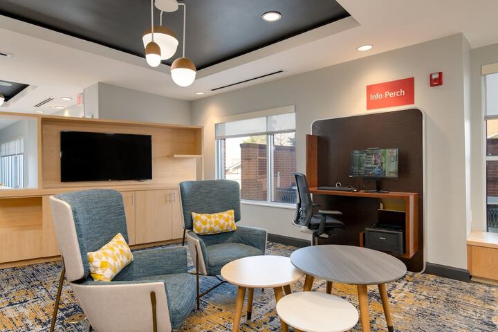 Lobby lounge